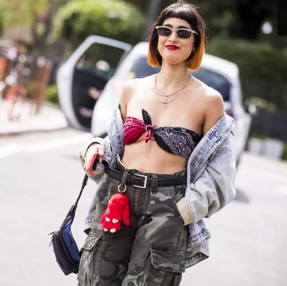 Pack of 2 Fashion Bandanas for Hair/Scarf/Top/Bag Accessorizing in Black and Red - Picture 8 of 10